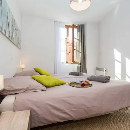 Apartamento Le Rossetti B. - Modern, Long Balcony, Old Town *