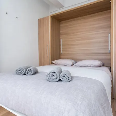 Le Rossetti B. - Modern, Long Balcony, Old Town Apartamento