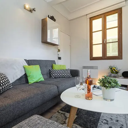 Apartmán Le Rossetti B. - Modern, Long Balcony, Old Town